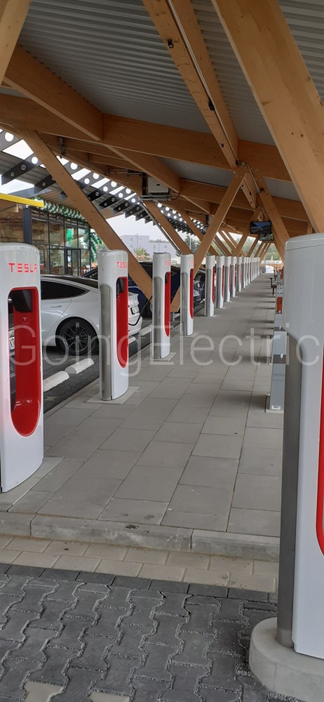 Seed&Greet Supercharger Ladepark Kreuz Hilden