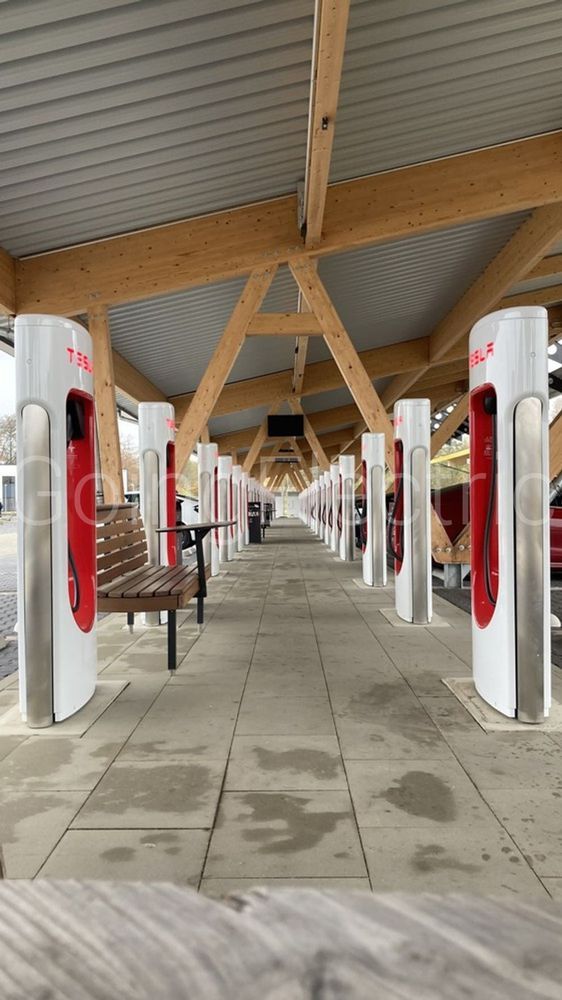 Seed&Greet Supercharger Ladepark Kreuz Hilden