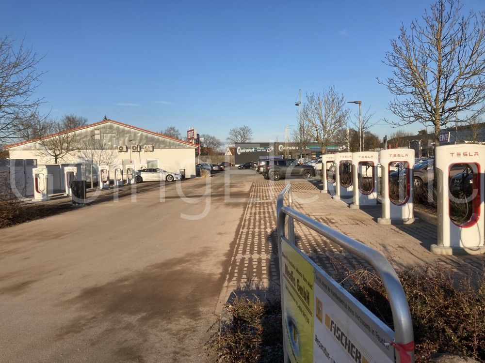 Supercharger REWE am Brückkanal