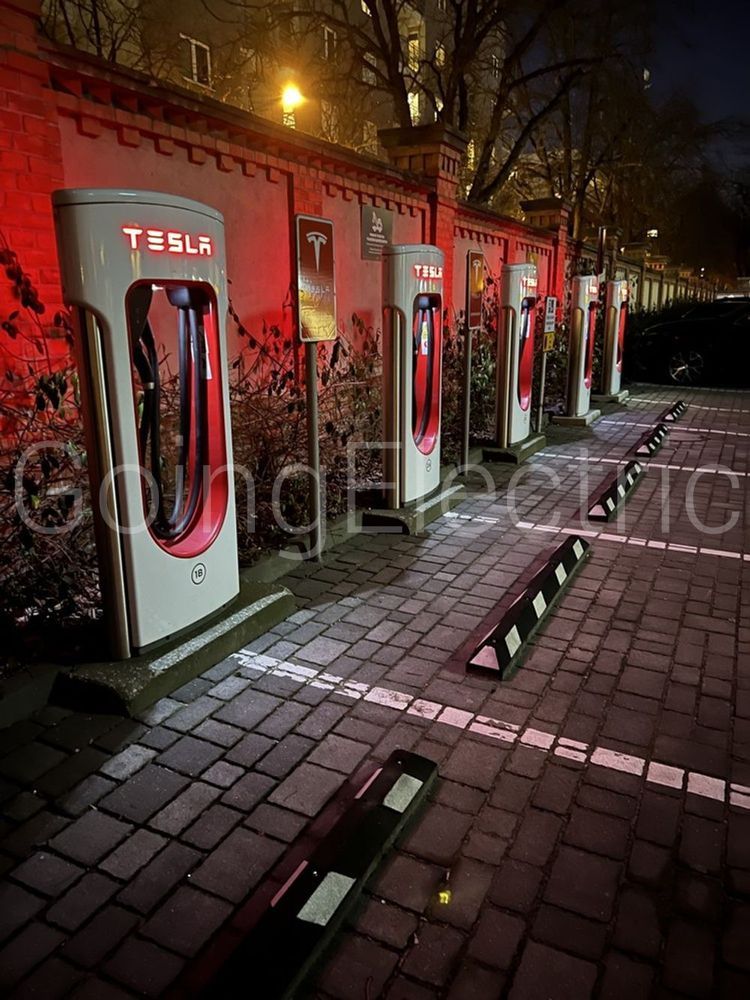 Supercharger City Park Hotel & Residence