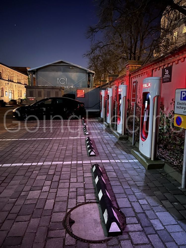 Supercharger City Park Hotel & Residence
