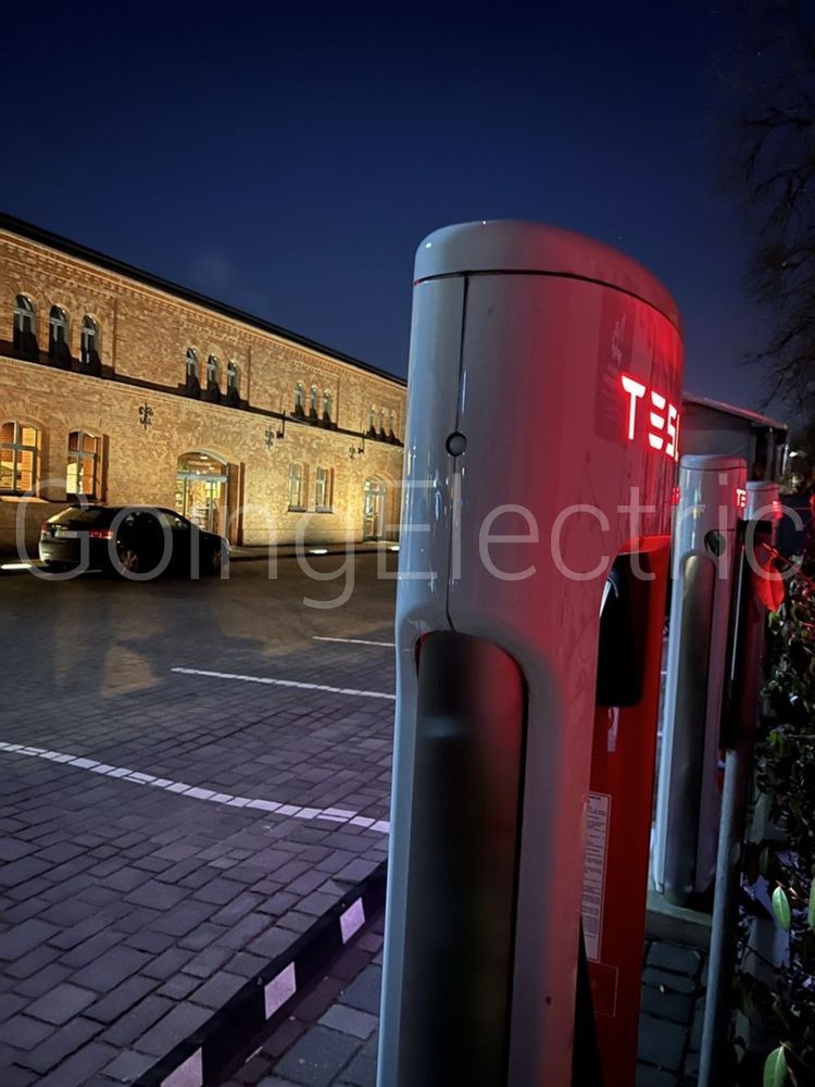Supercharger City Park Hotel & Residence