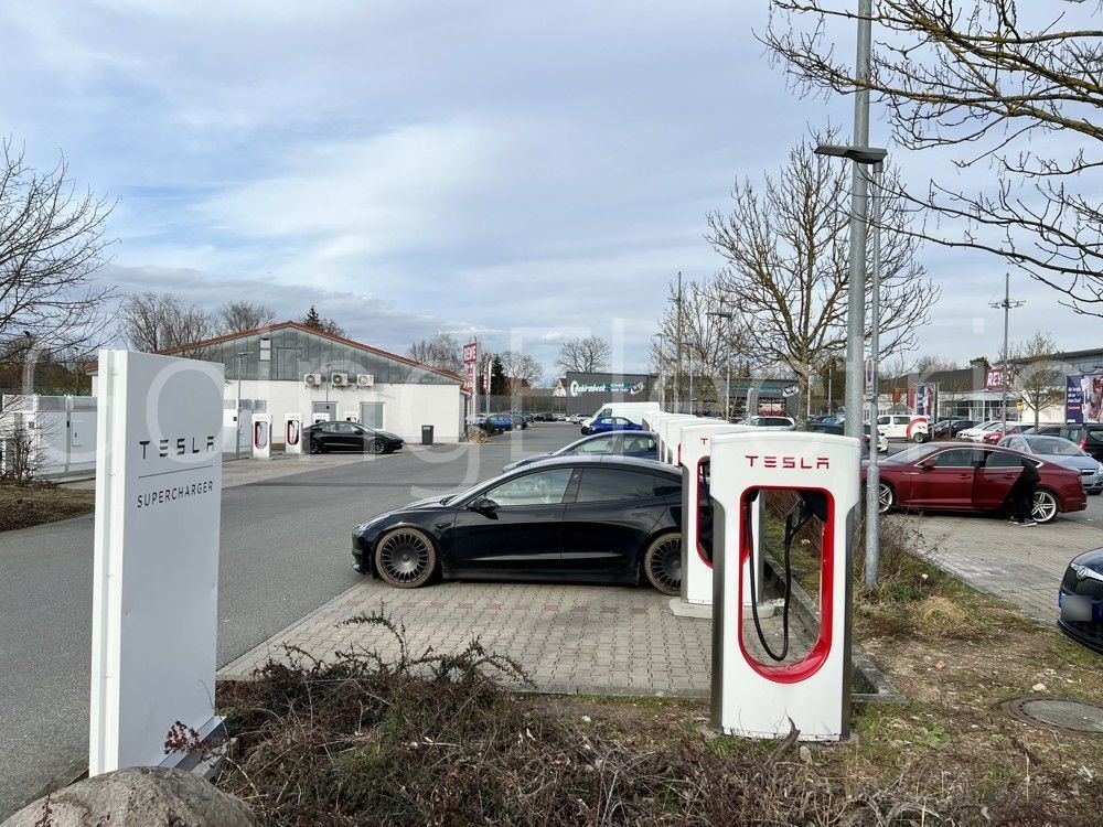 Supercharger REWE am Brückkanal